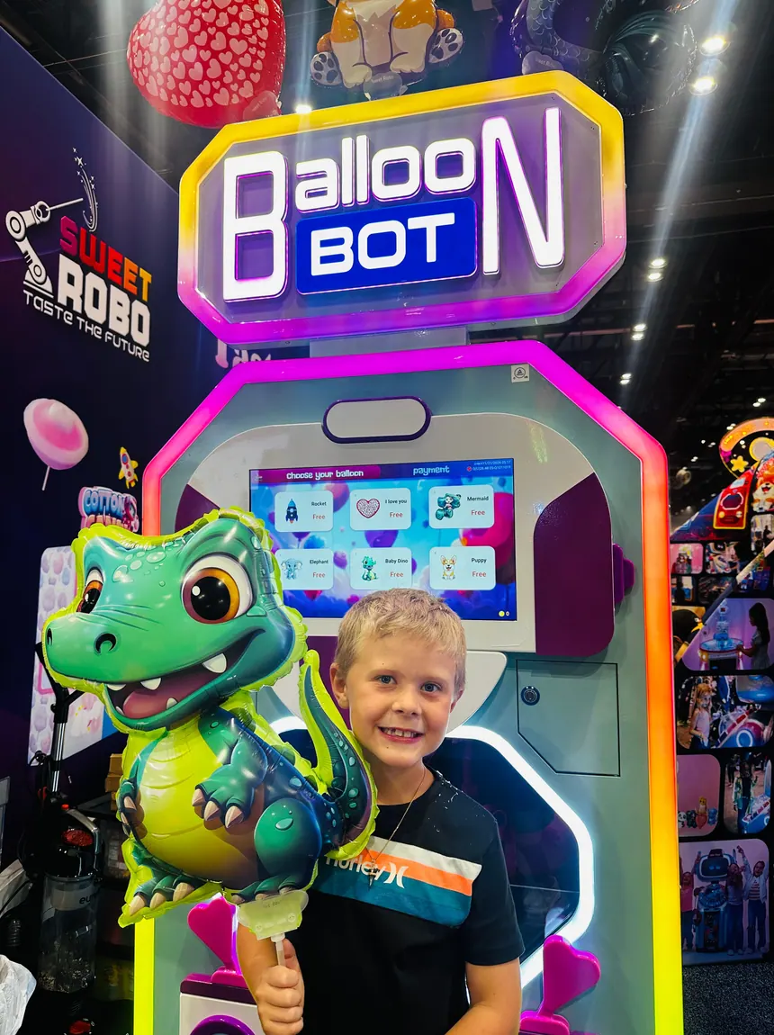 Balloon Bot-machine die bezoekers verrast